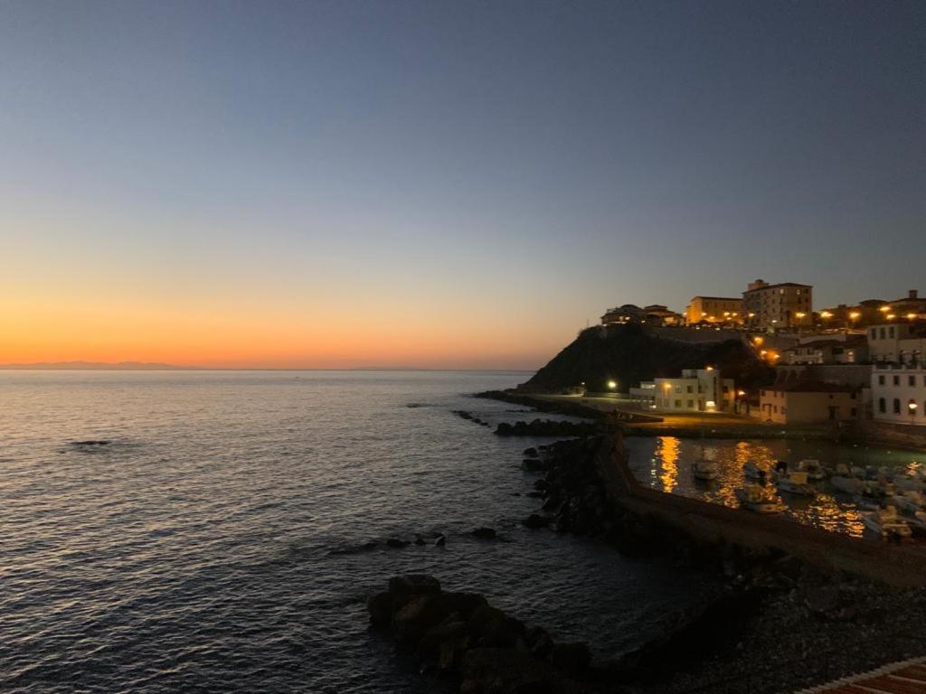 Hotel Piombino 1428 Esterno foto