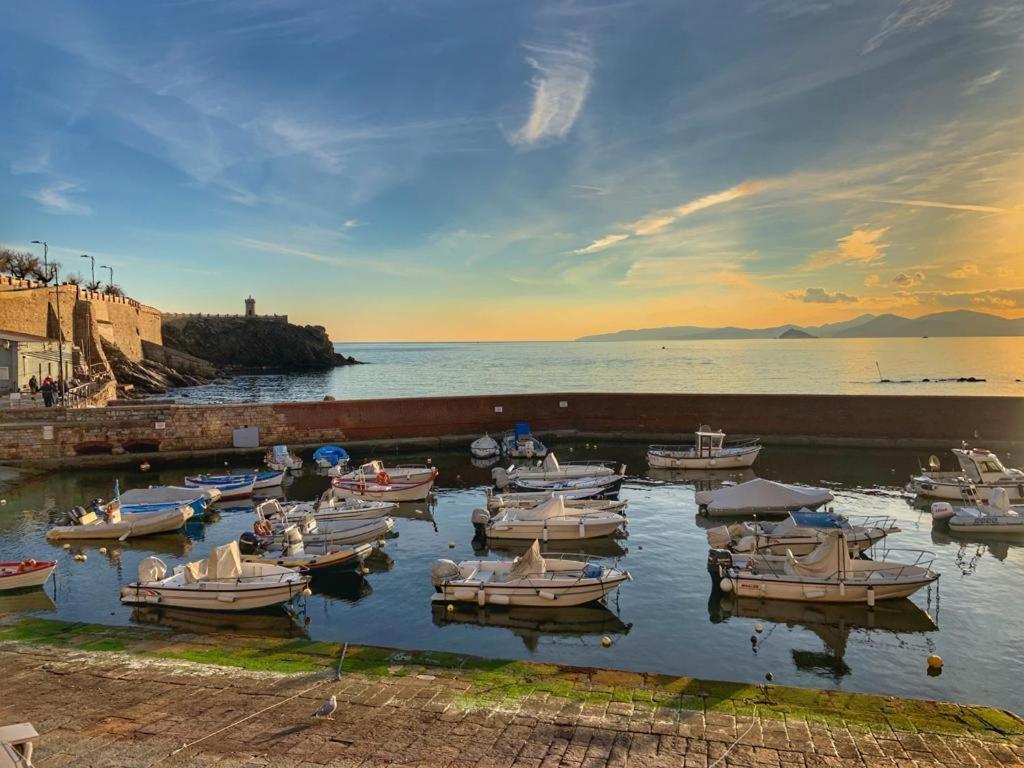 Hotel Piombino 1428 Esterno foto